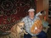Hilarious-Russian-Photos-Big-Man-Big-Bread-Worried-Dog.jpg